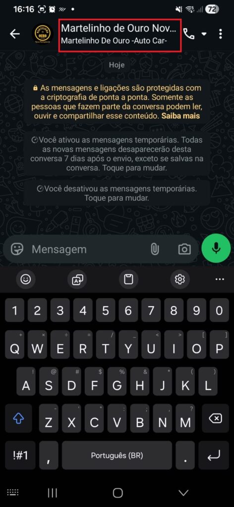 Captura de tela de uma conversa no WhatsApp com um retângulo vermelho destacando o nome do contato no topo da tela para acessar as configurações.